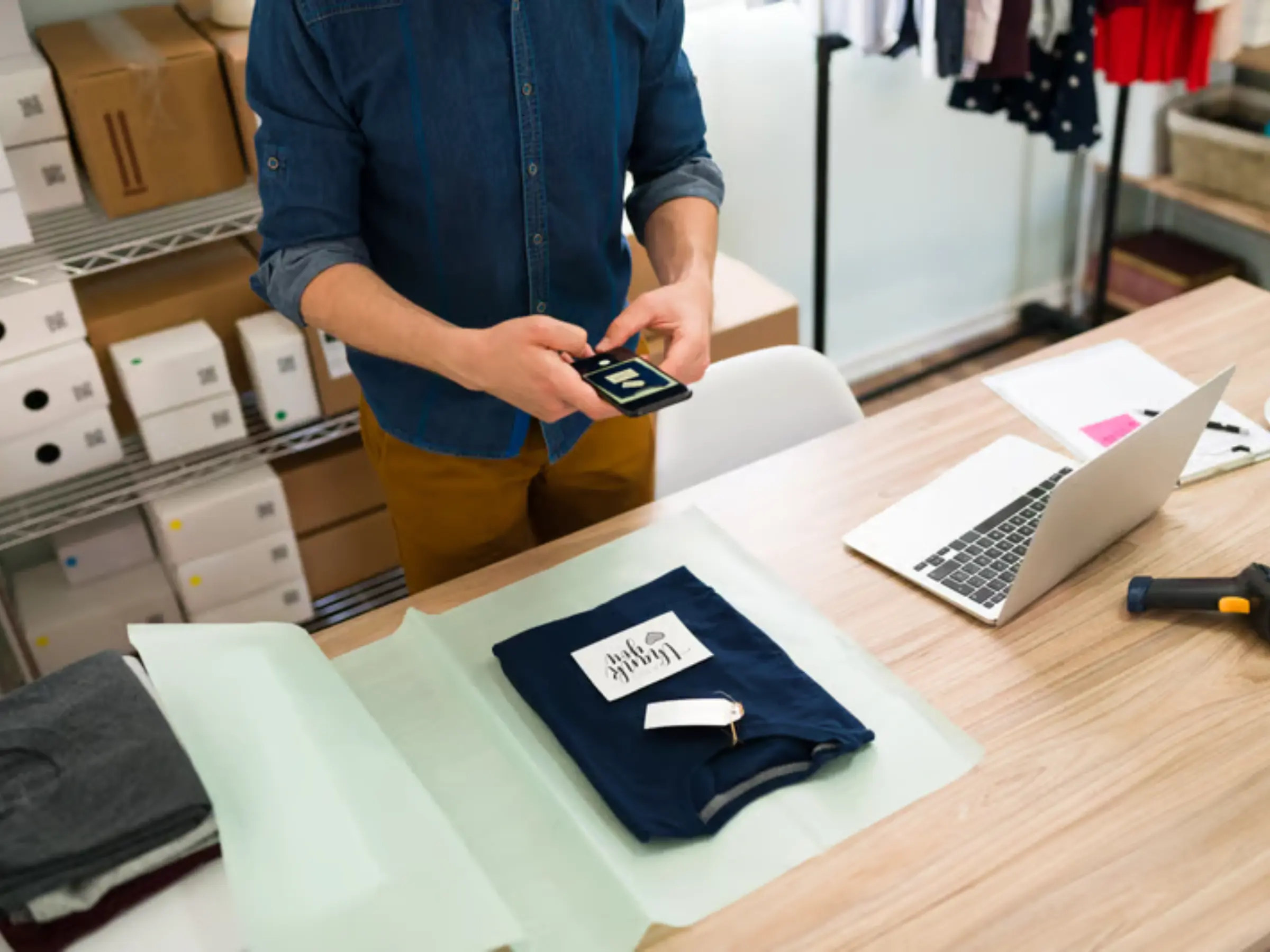 Streetwear OEM MOQ pricing guide showing fabric swatches, tech pack and clothing manufacturing materials